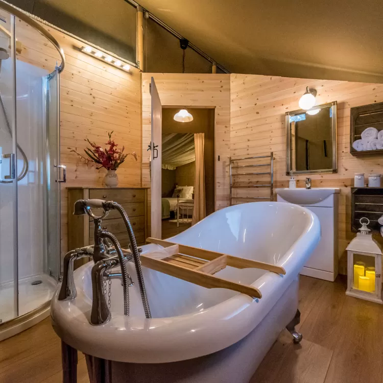 Shillingridge Glamping Bathroom Slipper Bath